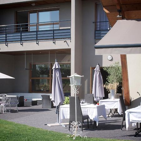 L'Auberge Du Rhone Chavanoz Exterior photo